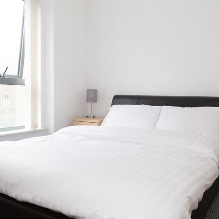 Serviced Apartment In Liverpool City Centre - Free Parking - Balcony - By Happy Days Zewnętrze zdjęcie