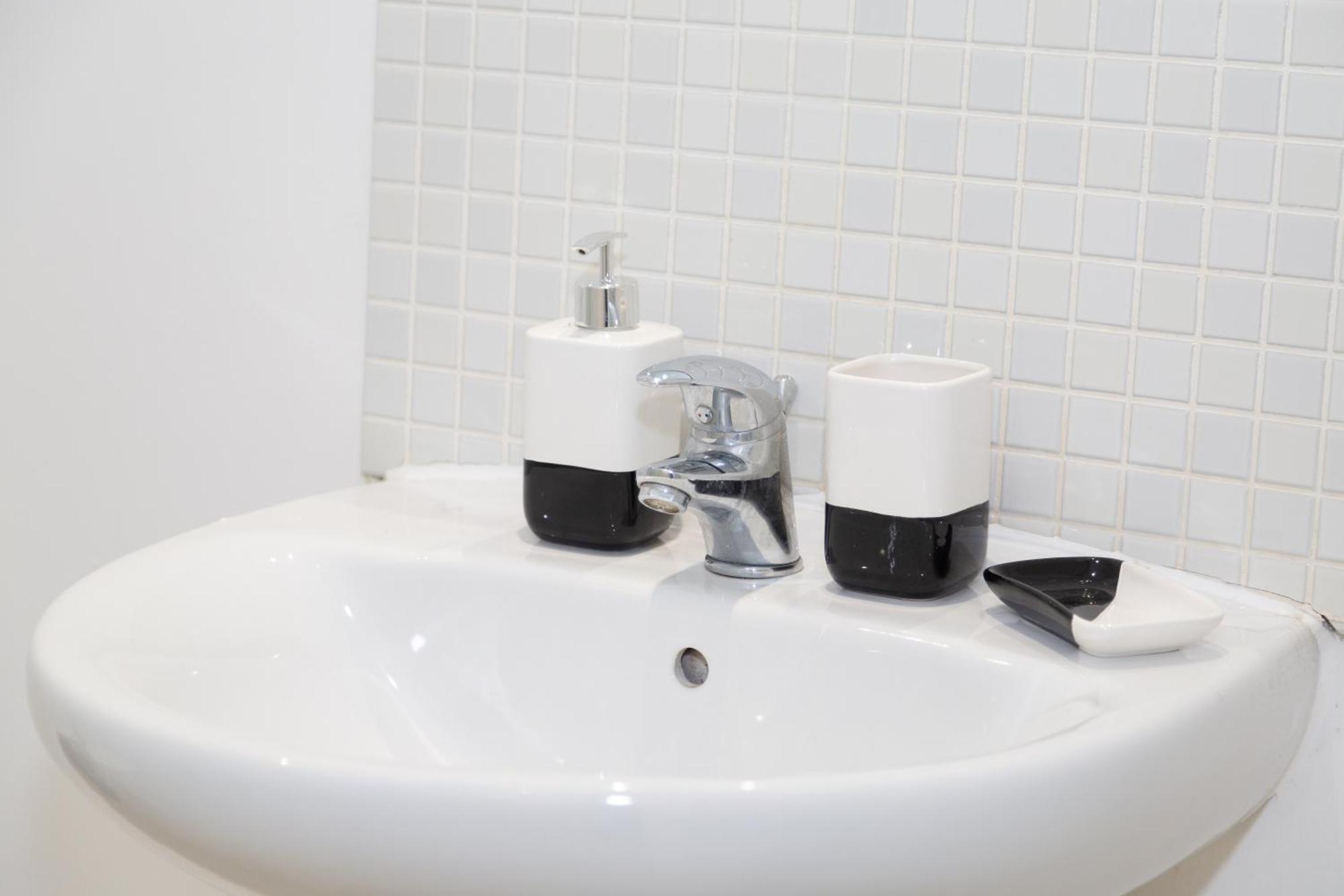 Serviced Apartment In Liverpool City Centre - Free Parking - Balcony - By Happy Days Zewnętrze zdjęcie