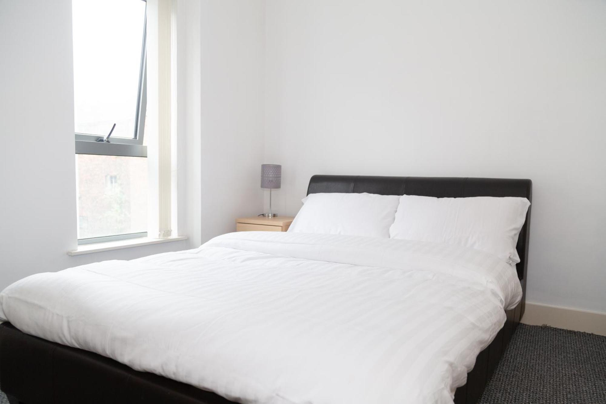 Serviced Apartment In Liverpool City Centre - Free Parking - Balcony - By Happy Days Zewnętrze zdjęcie