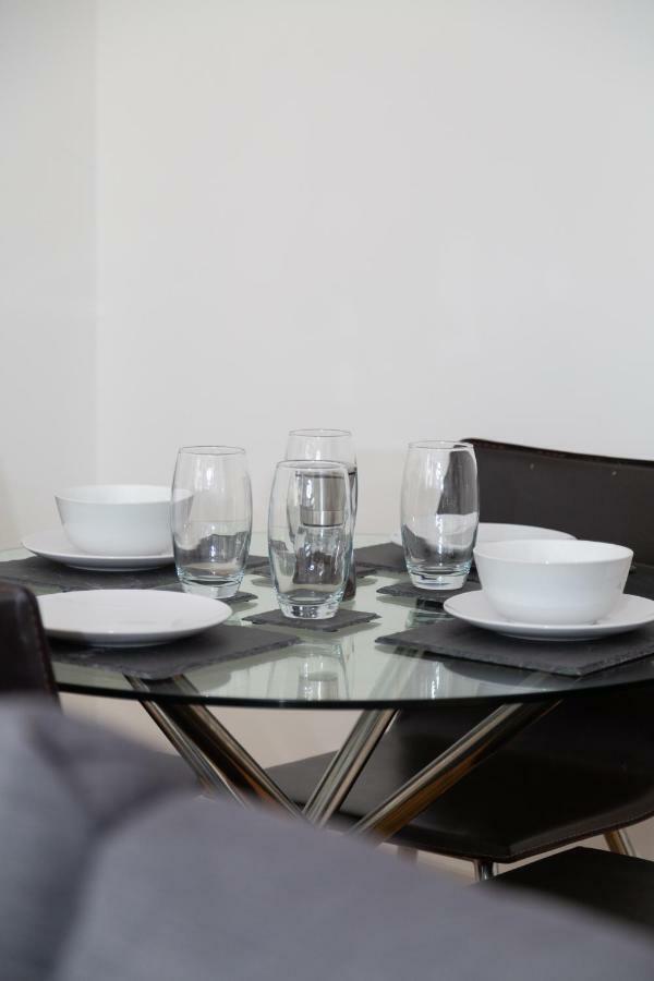 Serviced Apartment In Liverpool City Centre - Free Parking - Balcony - By Happy Days Zewnętrze zdjęcie